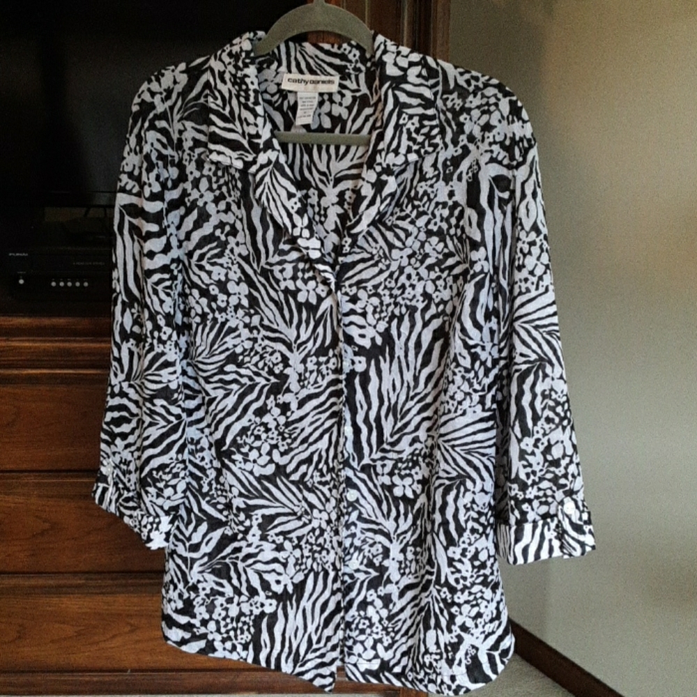 LIGHT  weight button down  Blouse. GREAT OVER BLACK OR WHITE